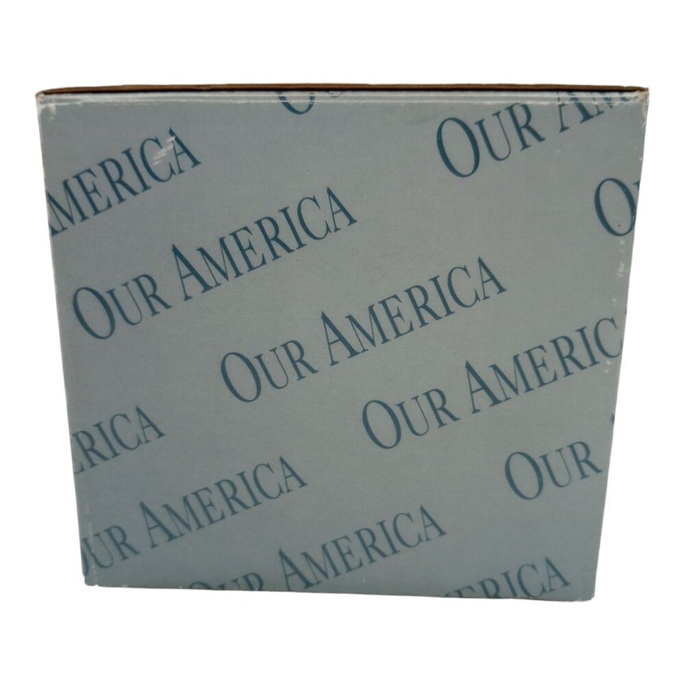 Yankee Candle Our America Large Jar Candle Topper Christmas Carol Singers Dog - Picture 13 of 16